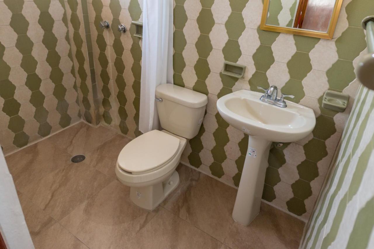 זיהואטנחו Hotel Adelita מראה חיצוני תמונה
